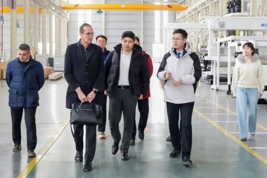 Kunlaboru por Disvolviĝo, Kunlaboru Tutmonde - La Ĉefoficisto de Piovan Global Vizitas Jwell Machinery
